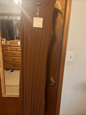 Kittenish rust color Ribbed Maxi Wall Panel